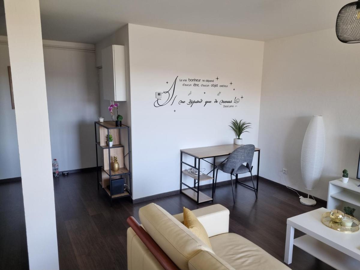 Bel Appartement 2 Chambres ,Residence Privee จิเวต์ ภายนอก รูปภาพ